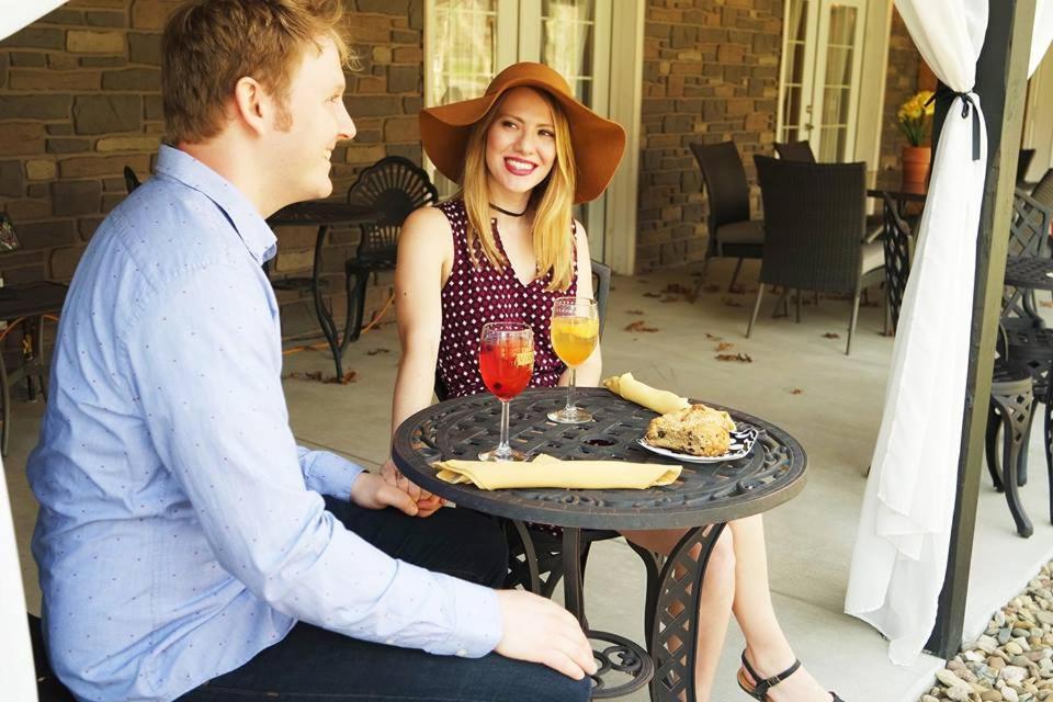 The At Deer Creek Winery 3*